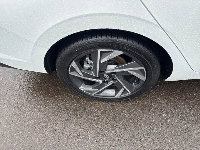 Certified 2025 Hyundai Elantra SEL image 33