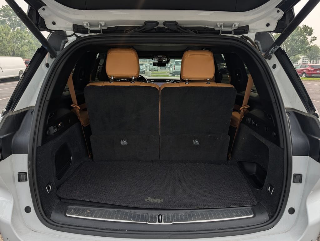 Used 2023 Jeep Grand Cherokee L Summit AWD/4WD image 14