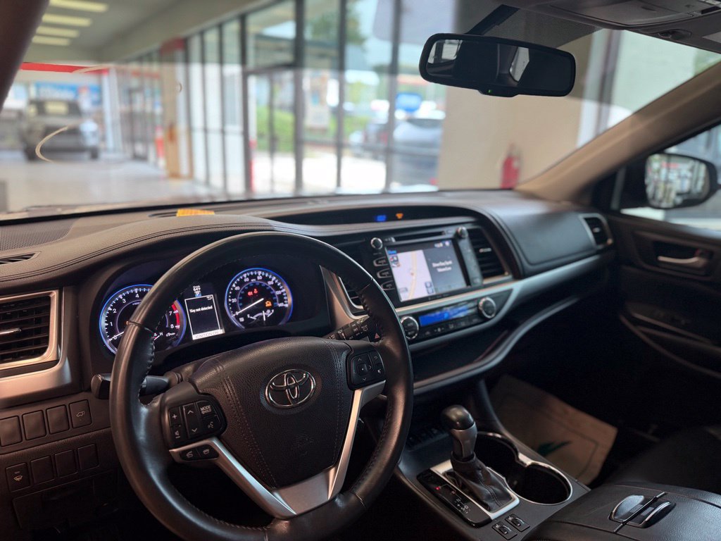 Used 2016 Toyota Highlander XLE AWD/4WD image 9