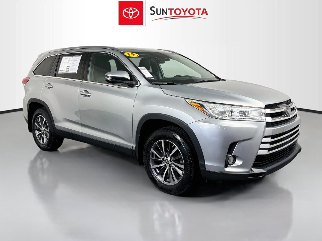Used 2019 Toyota Highlander XLE AWD/4WD image 1
