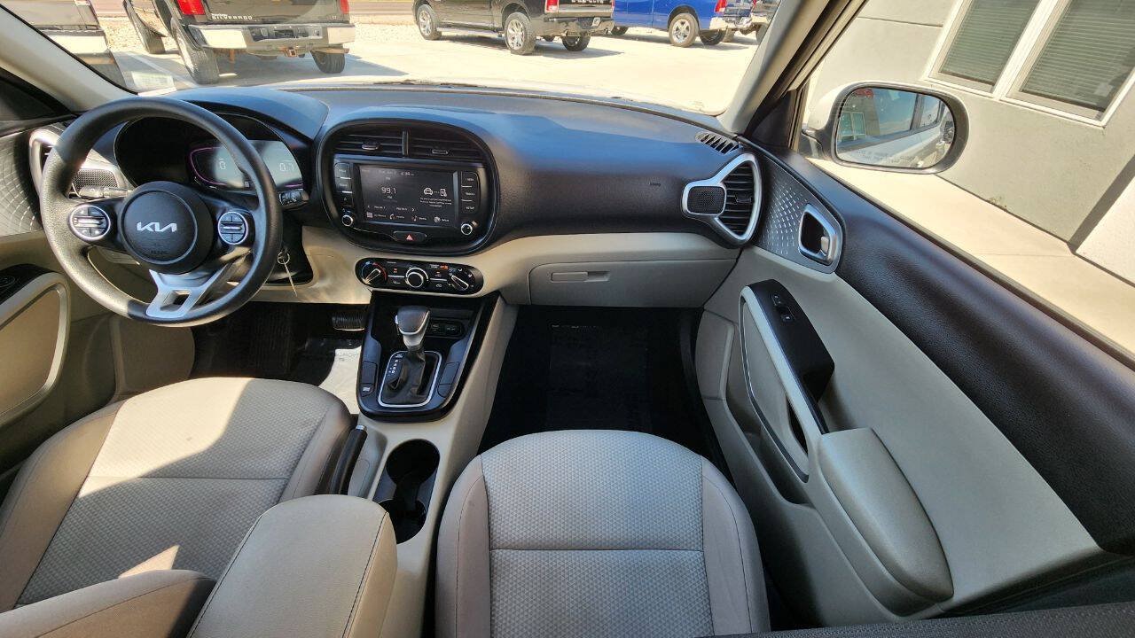 Used 2023 Kia Soul LX w/ LX Technology Package FWD image 14
