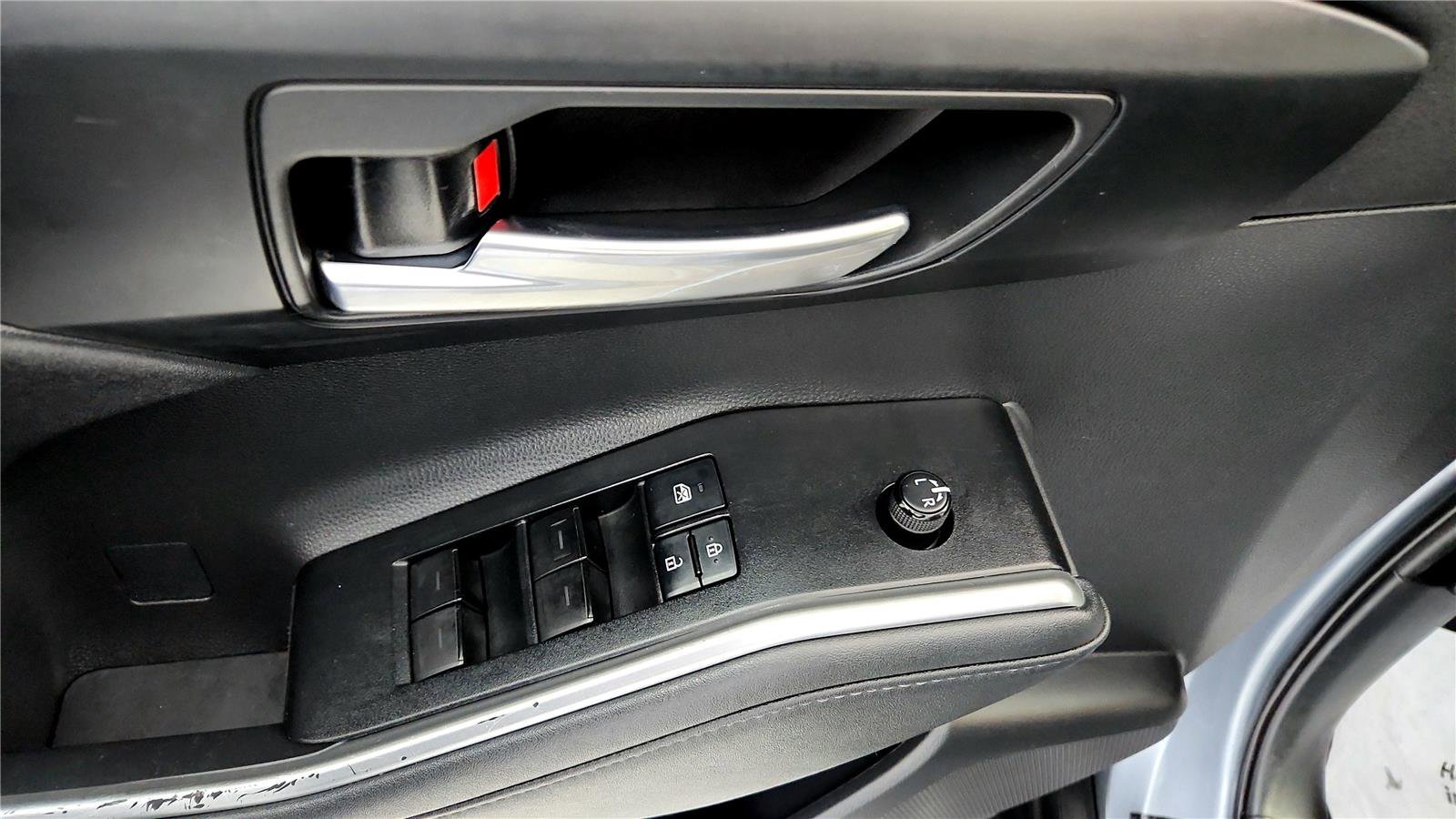 Certified 2021 Toyota Highlander XLE image 33