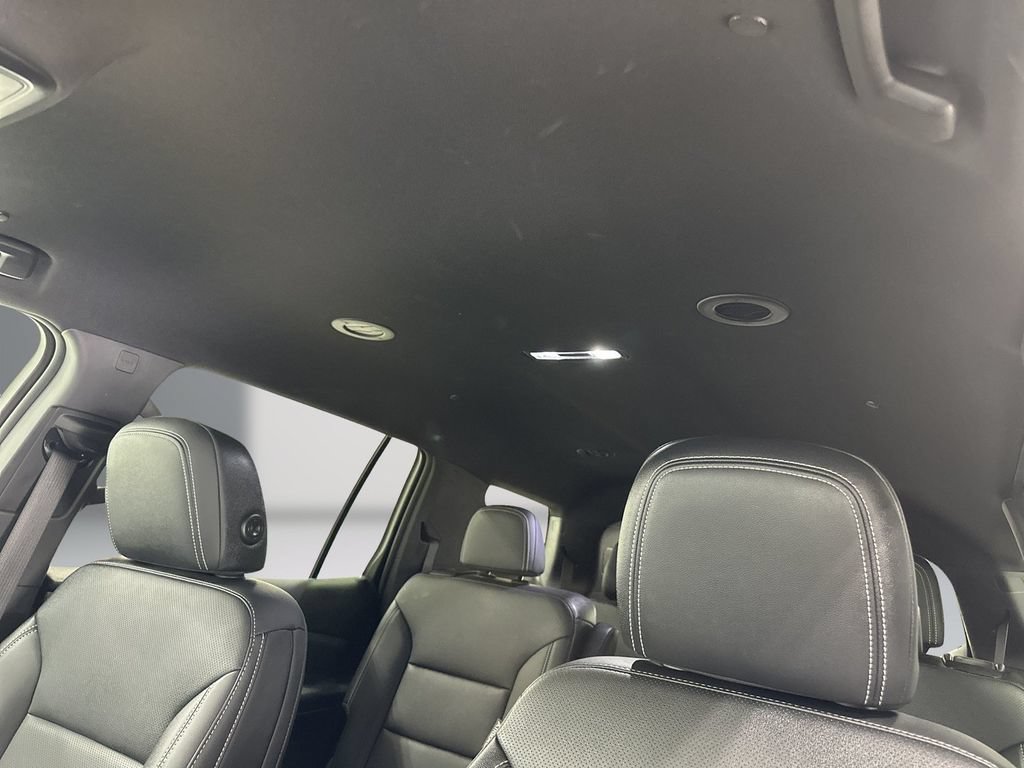 Used 2025 Chevrolet Traverse LT w/ Driver Confidence Package FWD image 17