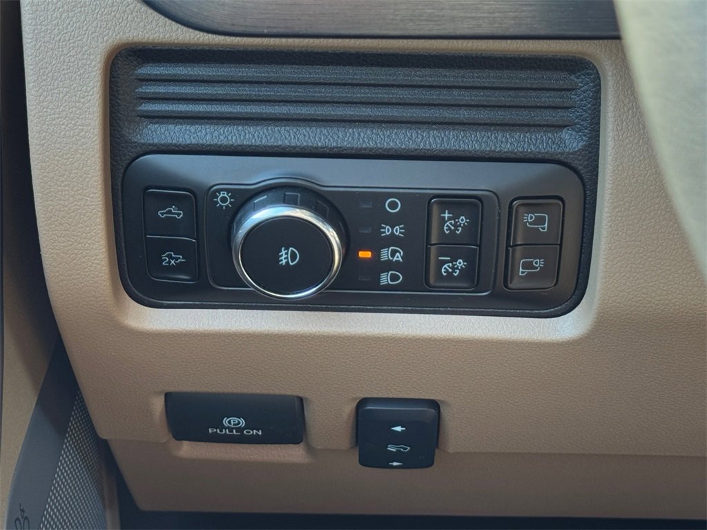 Used 2025 Ford F350 Lariat w/ Lariat Ultimate Package image 23