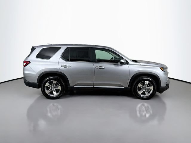 Used 2025 Honda Pilot EX-L image 10