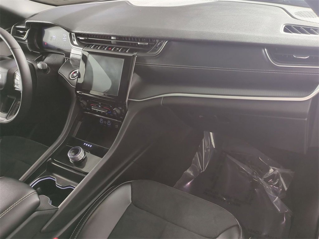 Used 2024 Jeep Grand Cherokee Altitude image 28