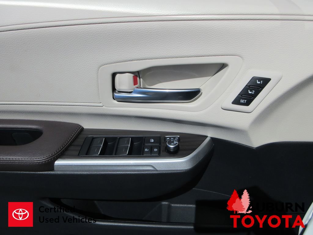 Certified 2023 Toyota Sienna Platinum image 28