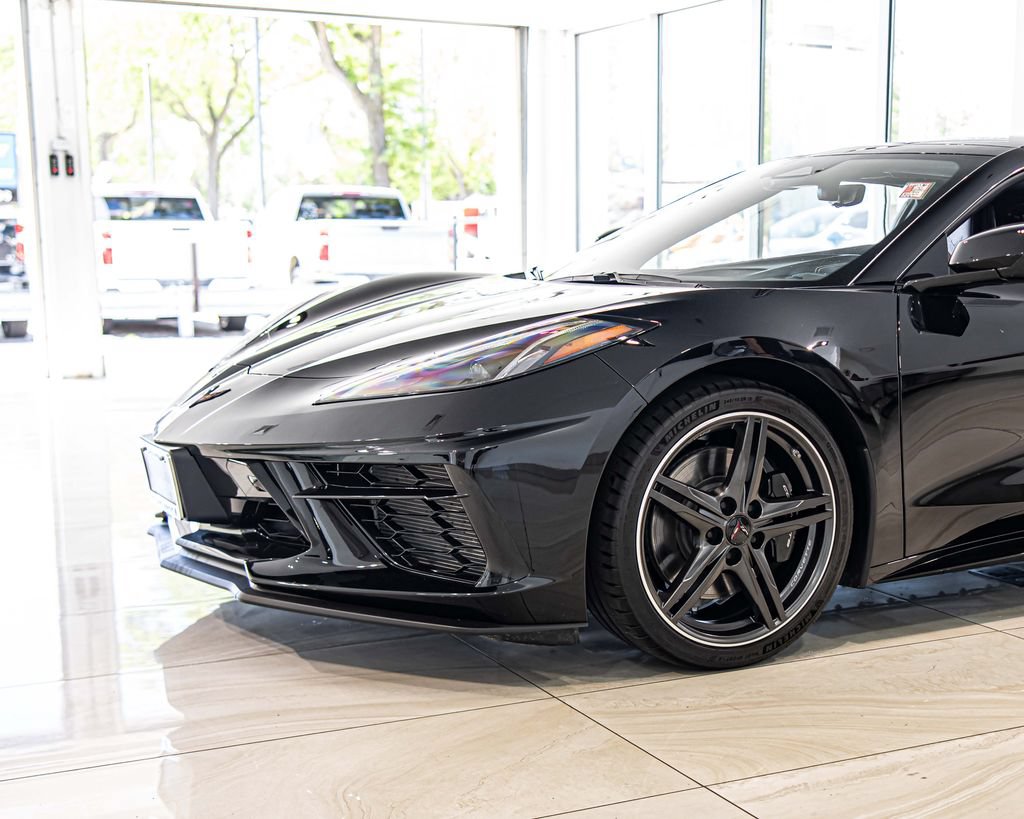 Used 2024 Chevrolet Corvette Stingray Preferred Cpe w/ Z51 Performance Package RWD image 4