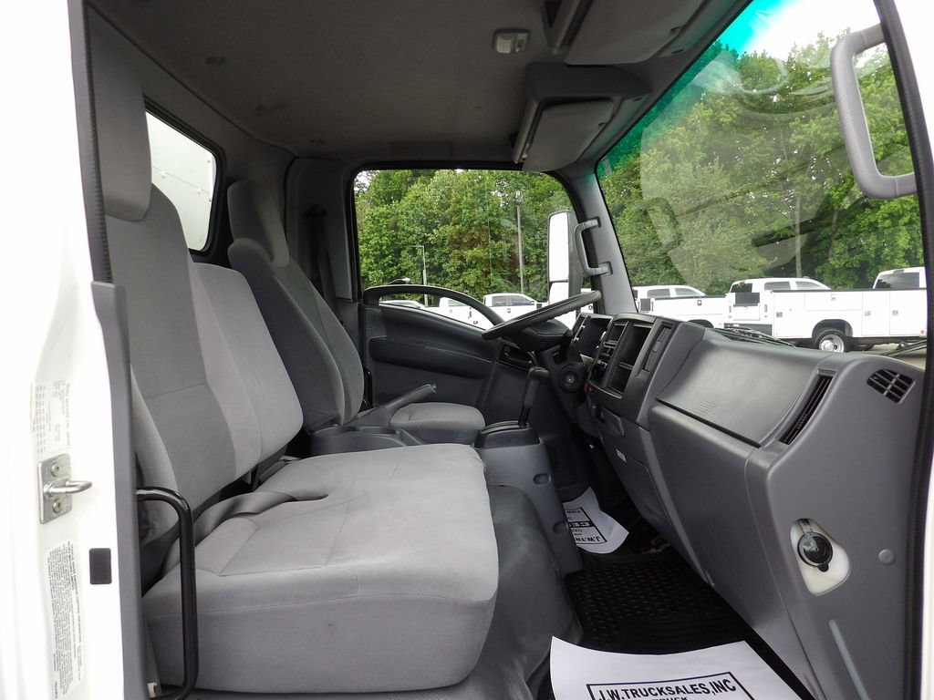 Used 2020 Isuzu NPR RWD image 28