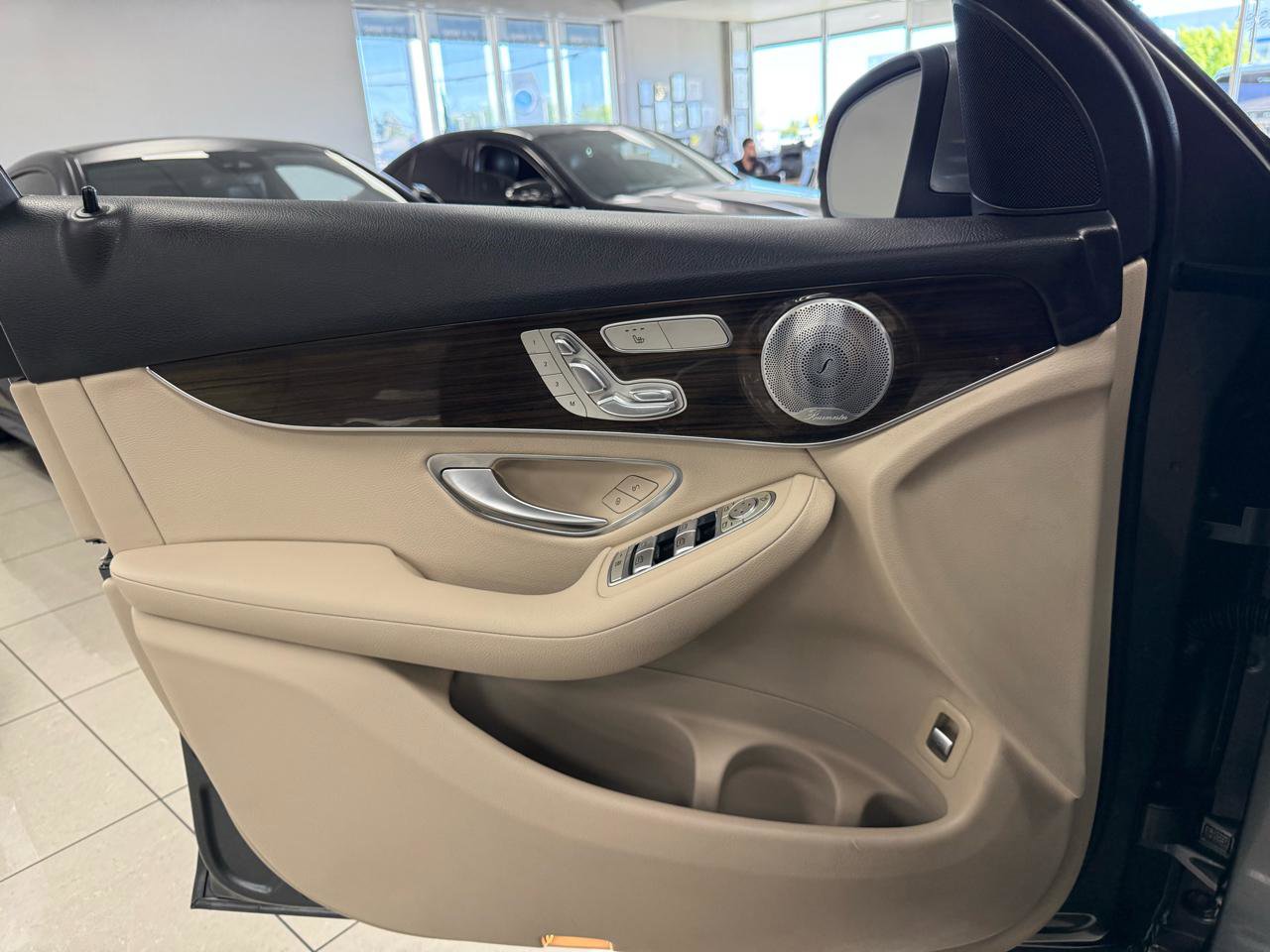 Used 2017 Mercedes-Benz GLC 300 4MATIC image 9