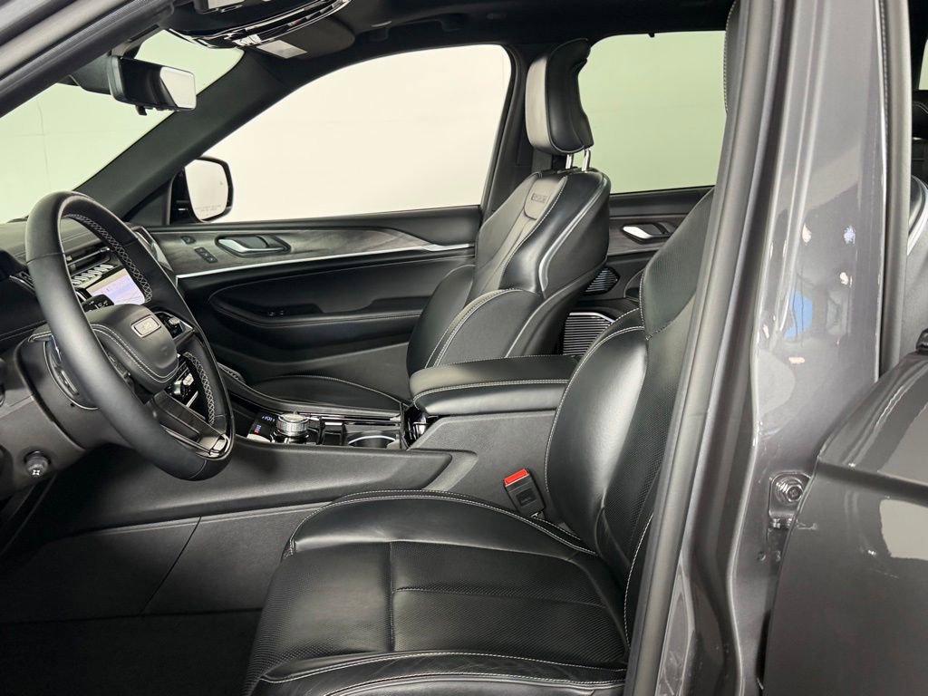 Certified 2022 Jeep Grand Cherokee Overland w/ Advanced Protech Group III AWD/4WD image 23