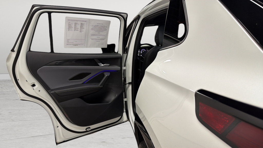 Certified 2025 Volkswagen Tiguan SE R-Line AWD/4WD image 30