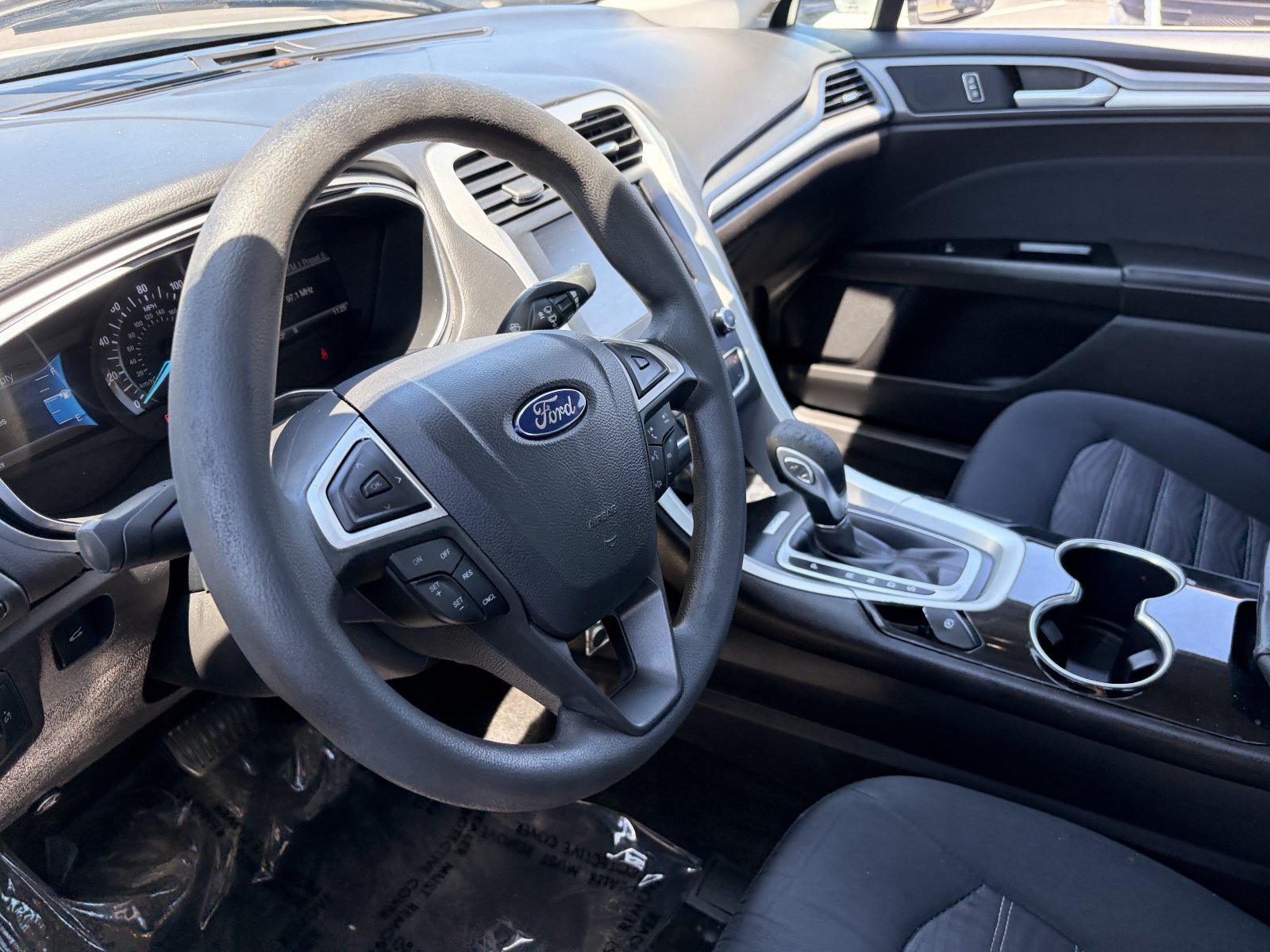 Used 2016 Ford Fusion SE FWD image 17