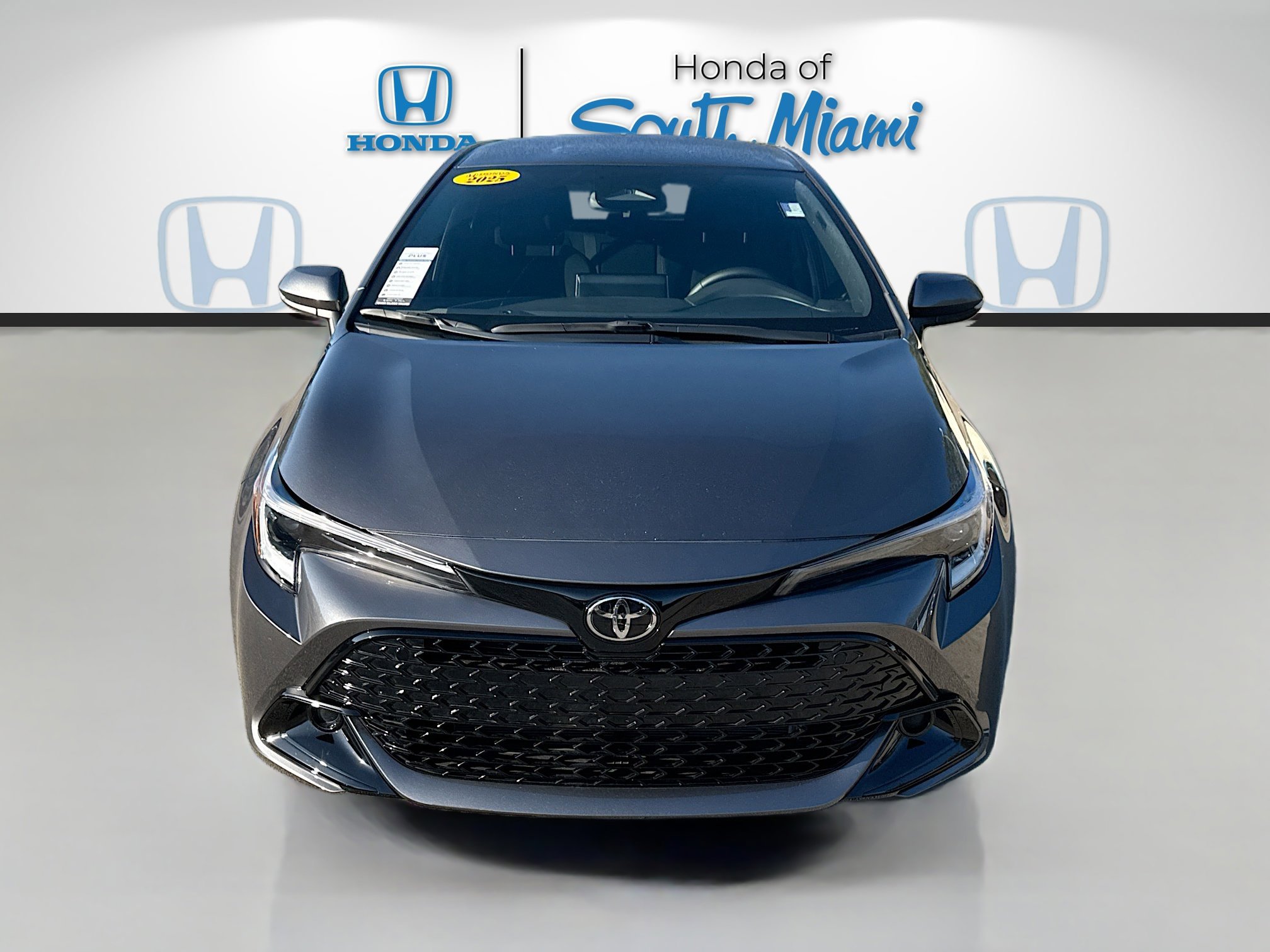 Used 2025 Toyota Corolla SE image 2