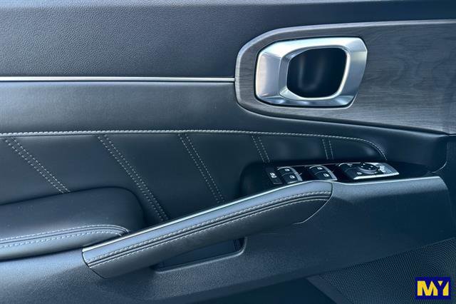 Used 2024 Kia Sorento SX image 11
