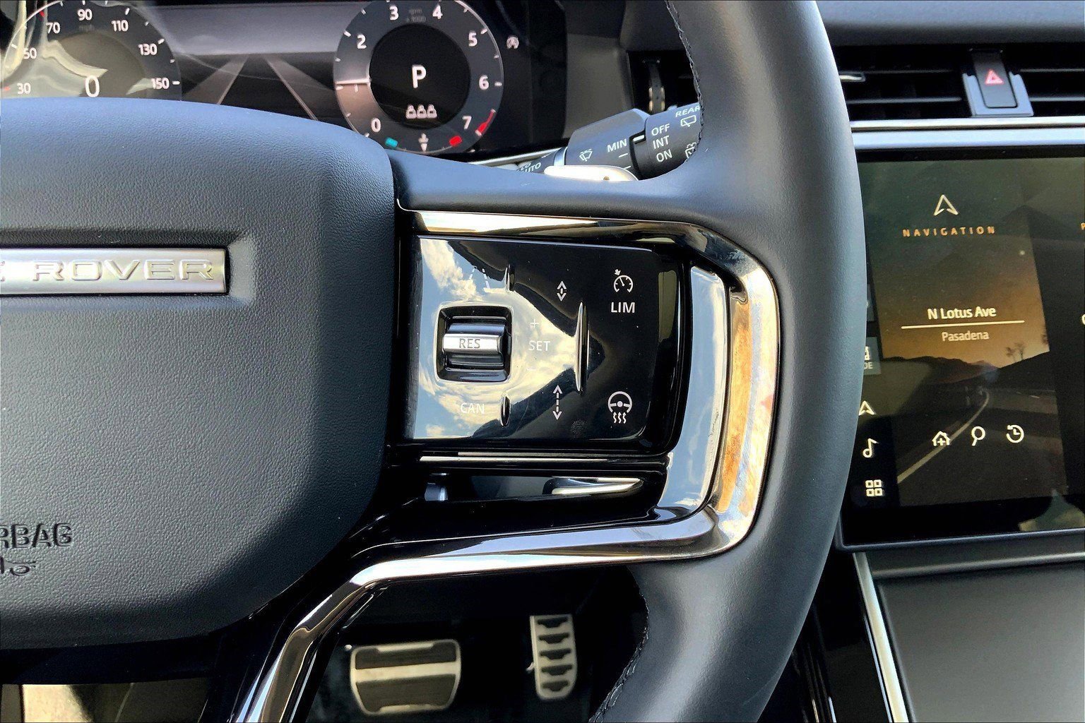 Used 2024 Land Rover Range Rover Evoque Dynamic SE image 28