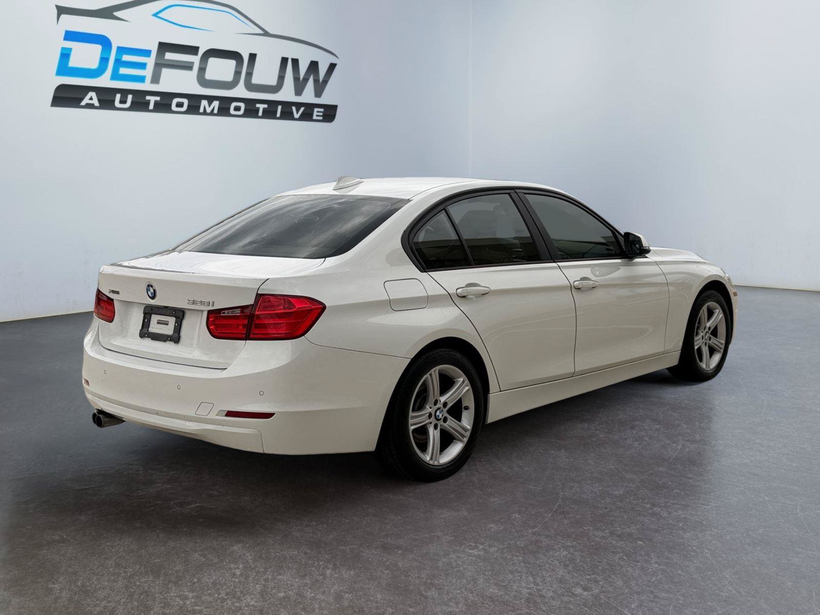 Used 2015 BMW 328i xDrive Sedan AWD/4WD image 3