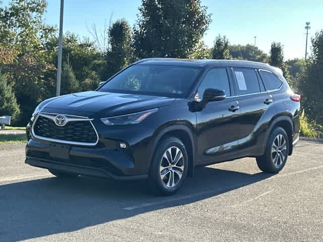 Used 2022 Toyota Highlander XLE
