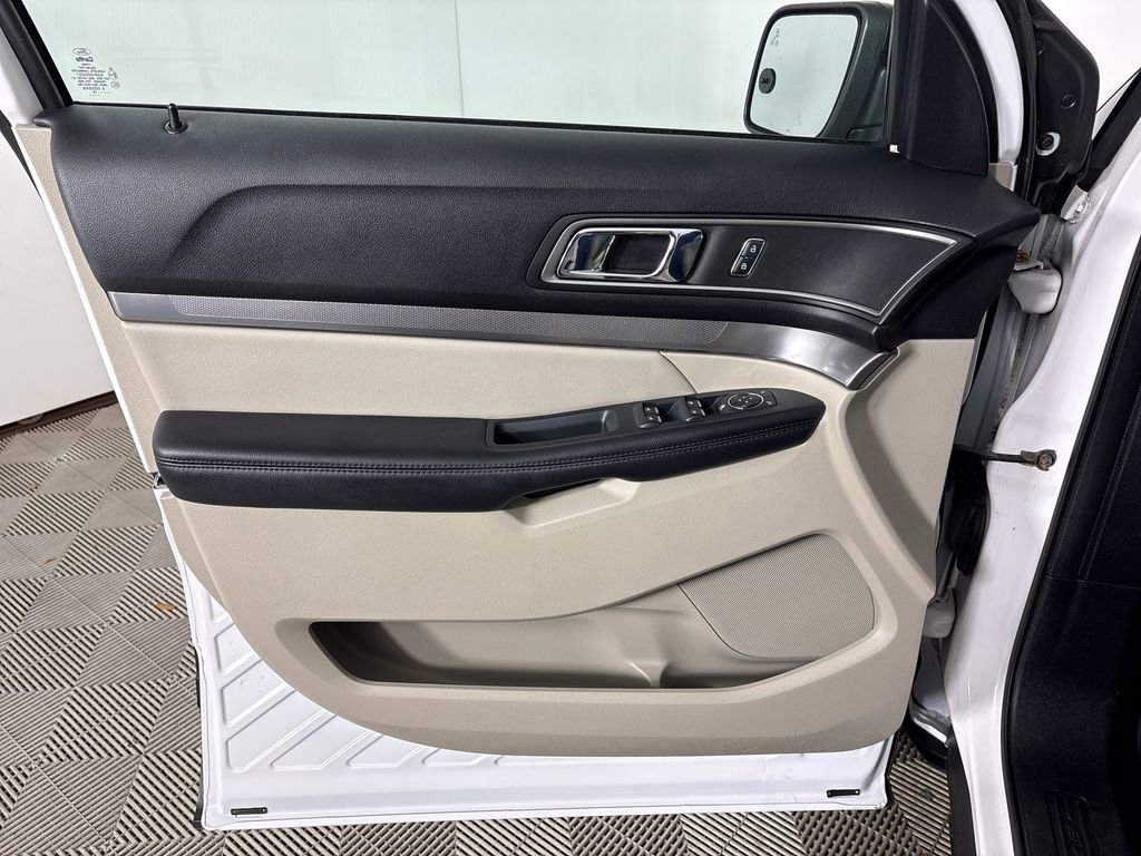 Certified 2019 Ford Explorer XLT w/ Equipment Group 202A image 22