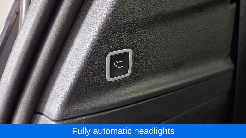 Used 2026 Chrysler Pacifica Select image 12