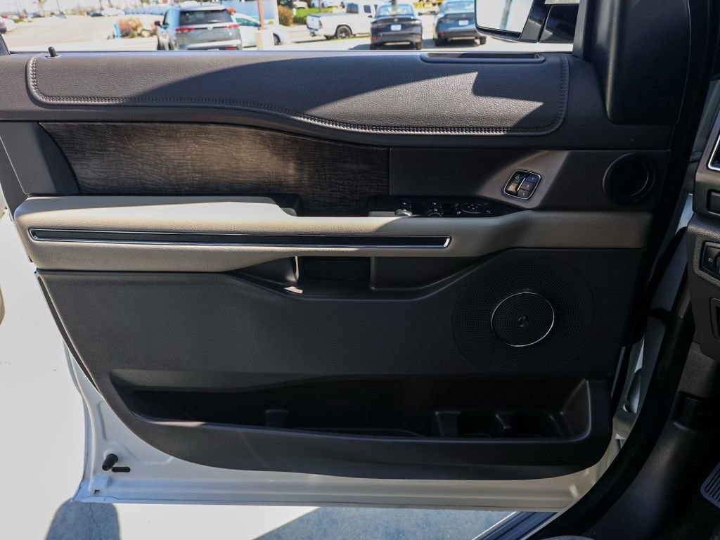 Used 2020 Ford Expedition Limited image 23
