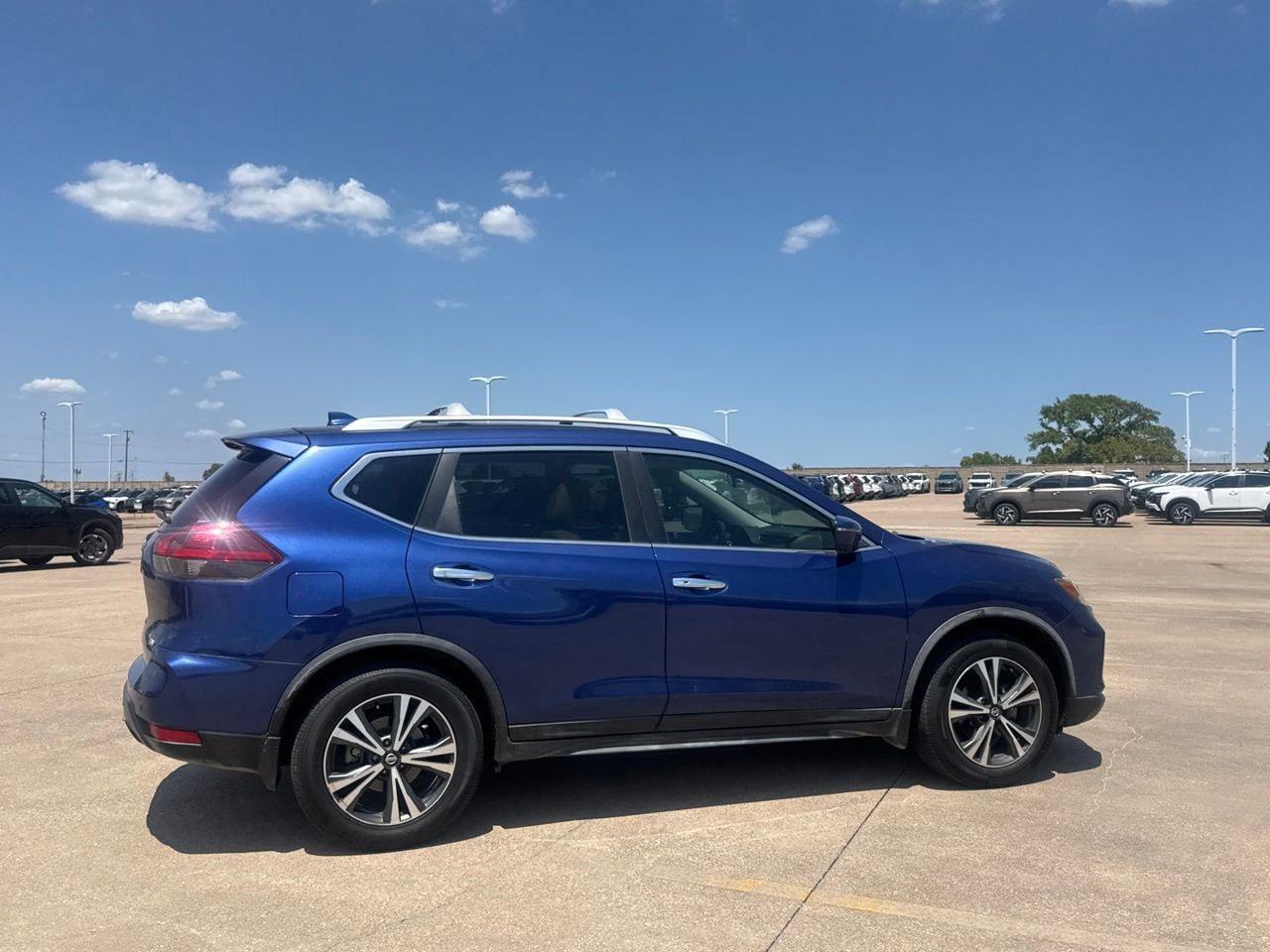 Used 2019 Nissan Rogue SV w/ Sun & Sound Touring Package FWD image 24
