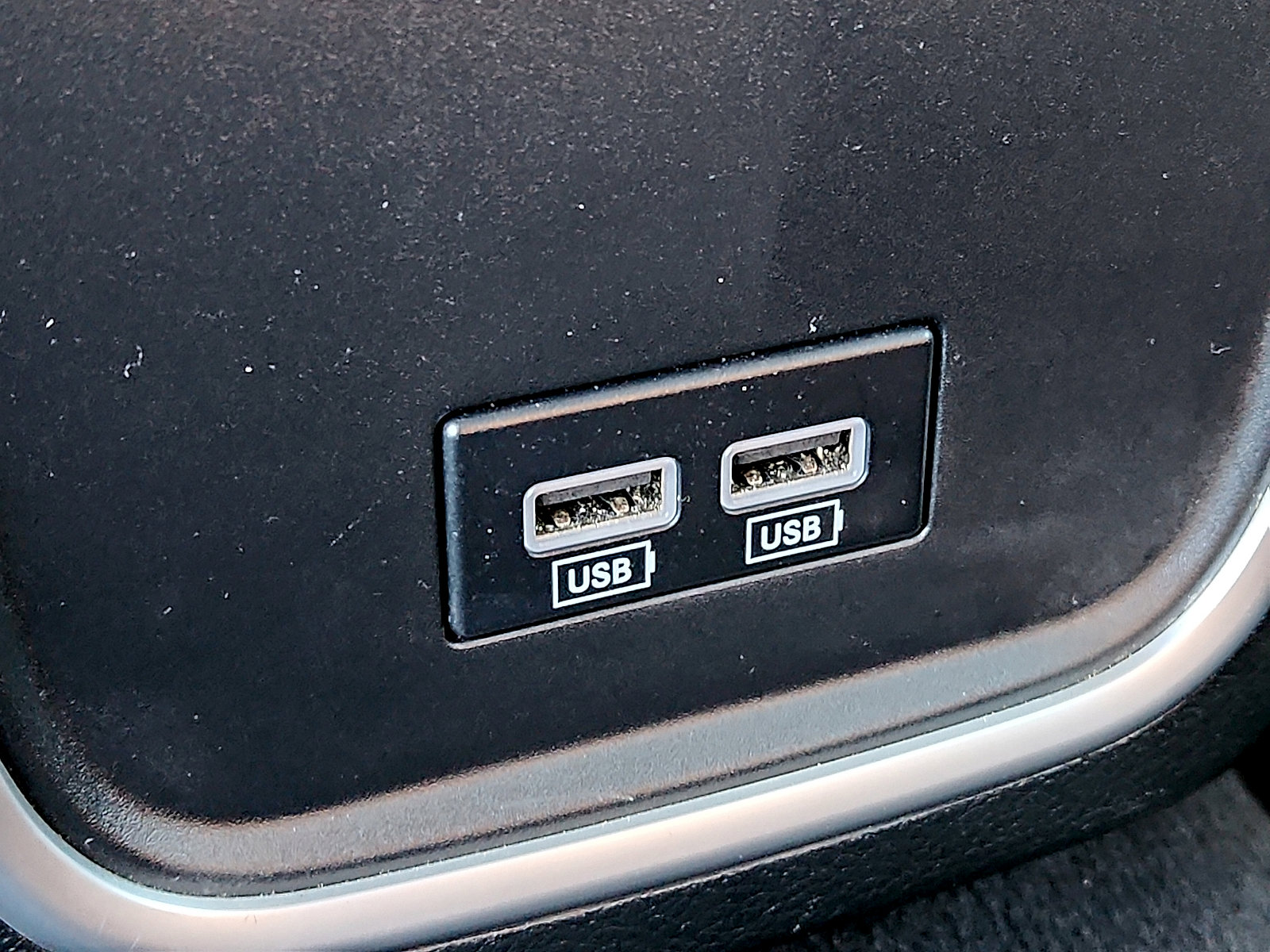 Used 2023 Dodge Charger R/T w/ Navigation & Travel Group image 11