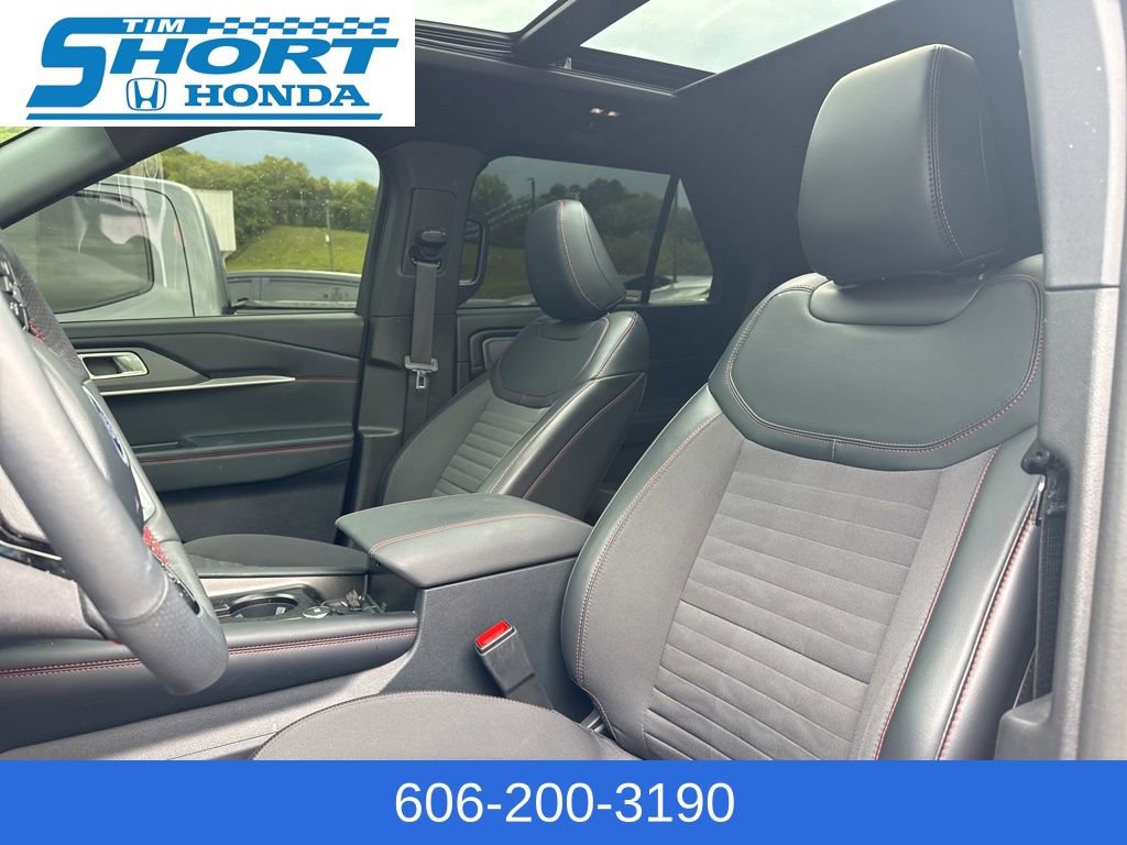 Used 2025 Ford Explorer ST-Line w/ Premium Package image 12