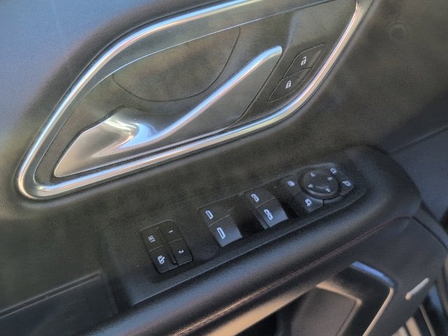 Used 2022 Chevrolet Suburban RST image 18