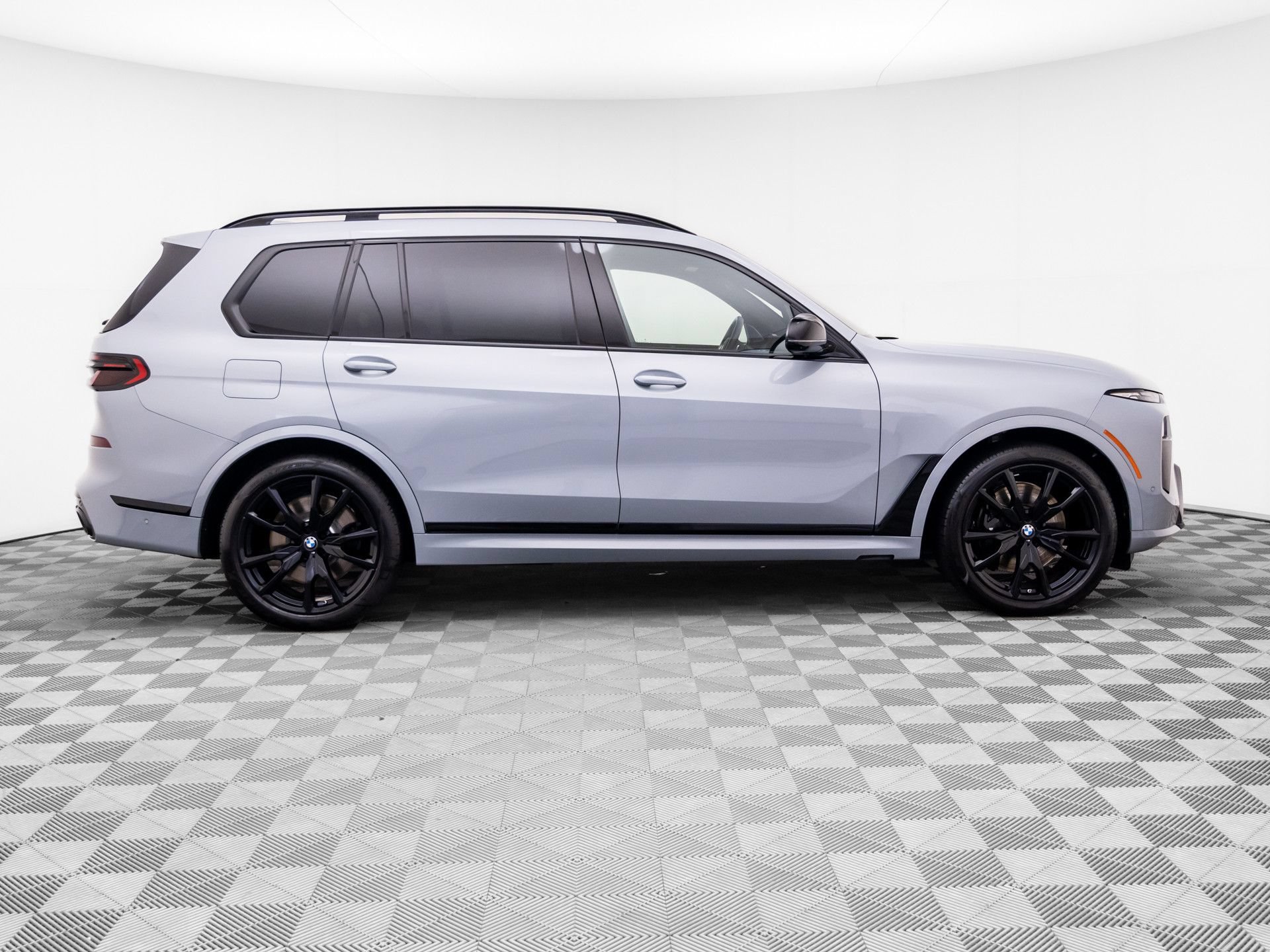 Used 2025 BMW X7 M60i AWD/4WD image 6