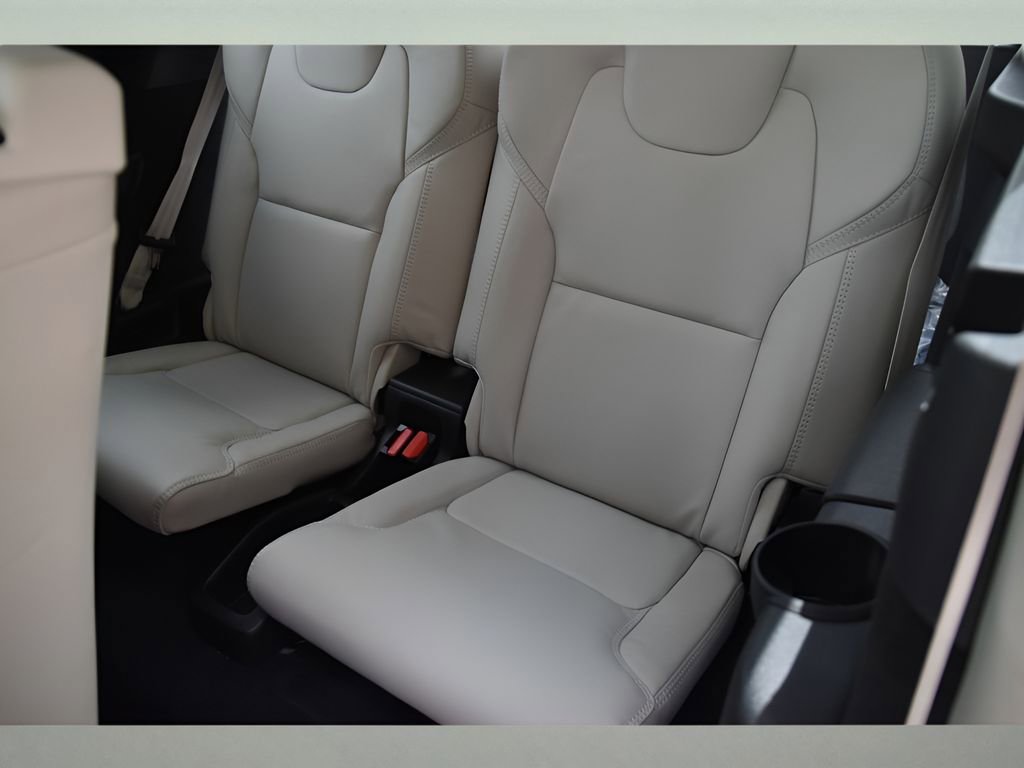 New 2026 Volvo XC90 B5 Ultra w/ Protection Package Premier image 16