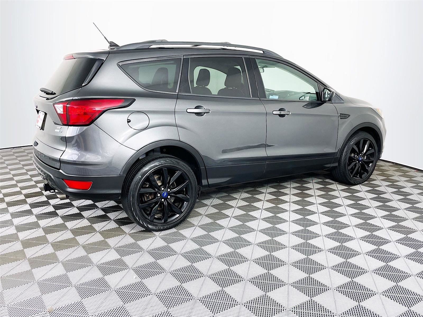Used 2019 Ford Escape SE image 10