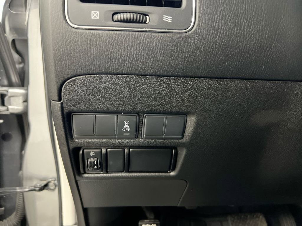 Used 2017 Nissan Armada SV AWD/4WD image 18