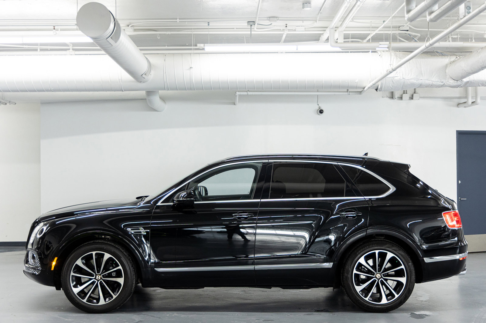 Used 2020 Bentley Bentayga image 2
