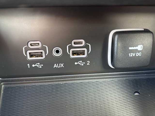New 2025 Jeep Grand Cherokee Limited w/ Luxury Tech Group II image 11
