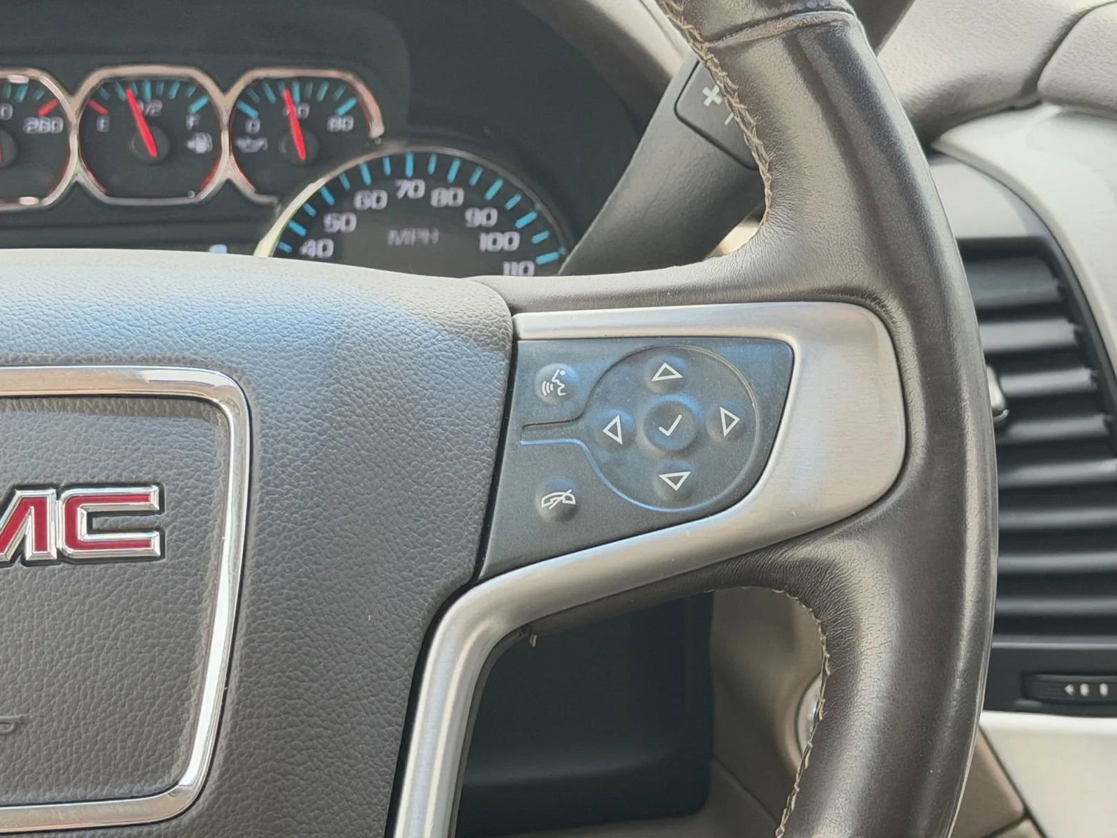 Used 2019 GMC Yukon XL SLT w/ Open Road Package RWD image 23