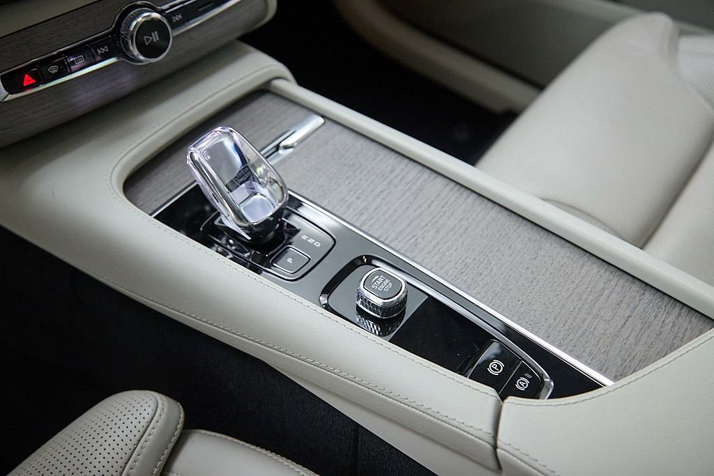 Certified 2023 Volvo XC90 B6 Ultimate w/ Protection Package Premier image 16