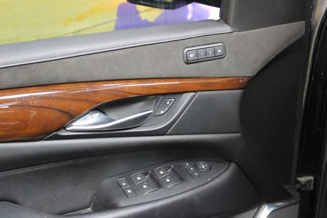 Used 2018 Cadillac Escalade Premium Luxury AWD/4WD image 13
