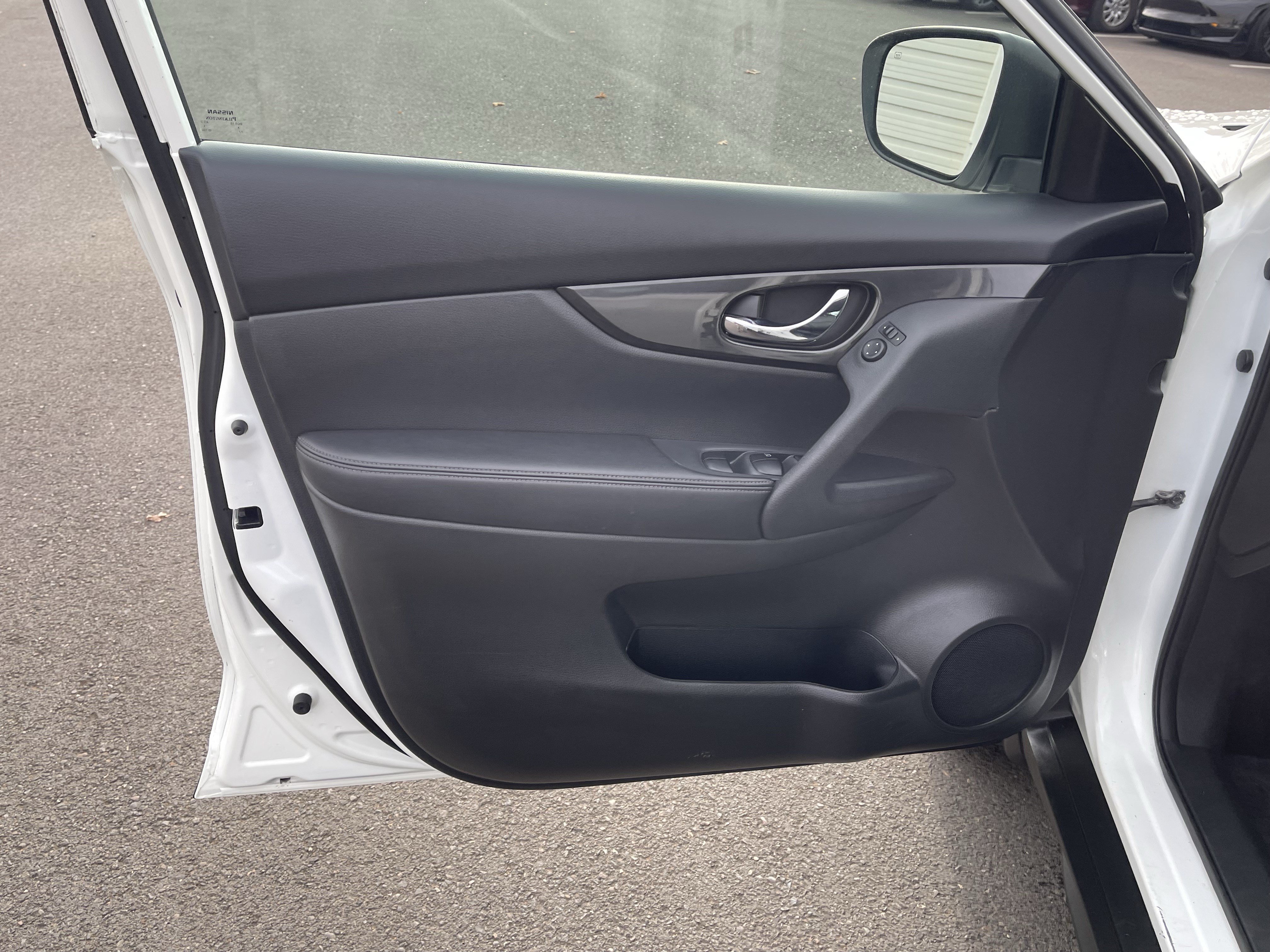 Used 2017 Nissan Rogue S AWD/4WD image 15