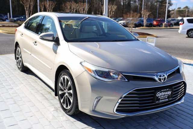 Used 2016 Toyota Avalon Limited image 7