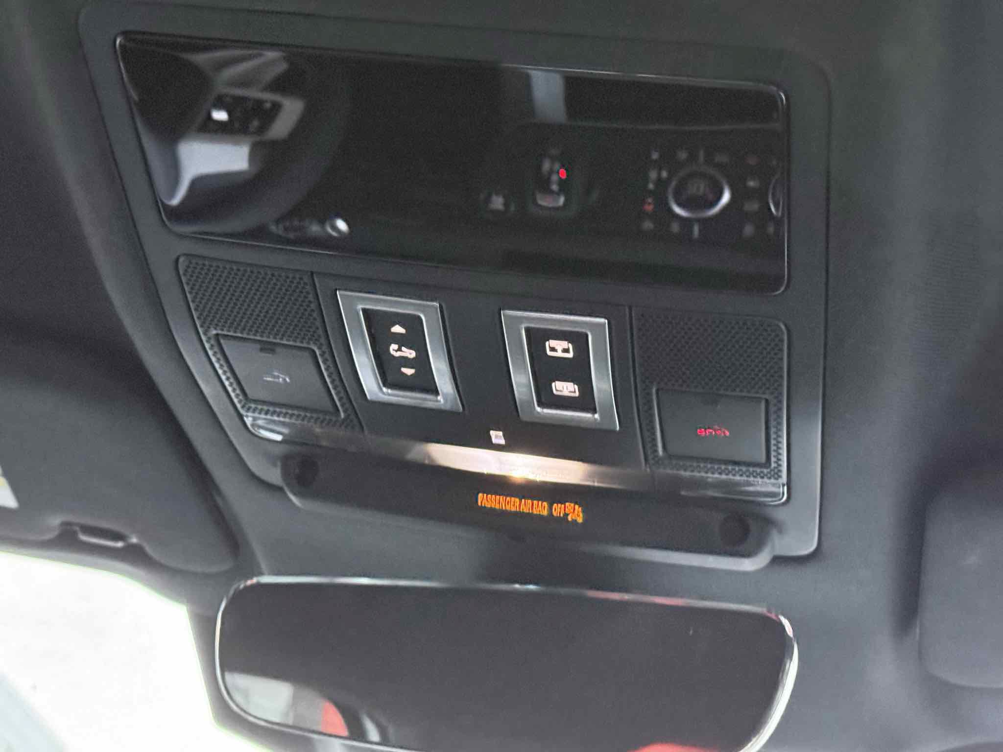 Used 2025 Land Rover Defender 110 X-Dynamic SE AWD/4WD image 88