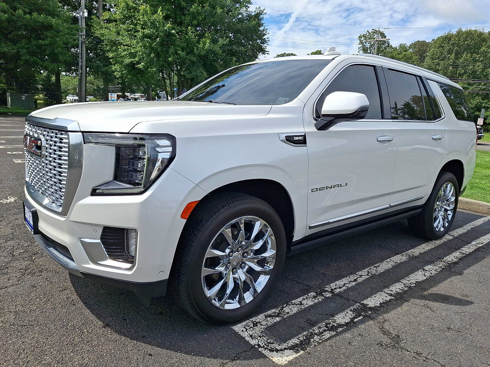 Used 2024 GMC Yukon Denali w/ Advanced Technology Package AWD/4WD image 3