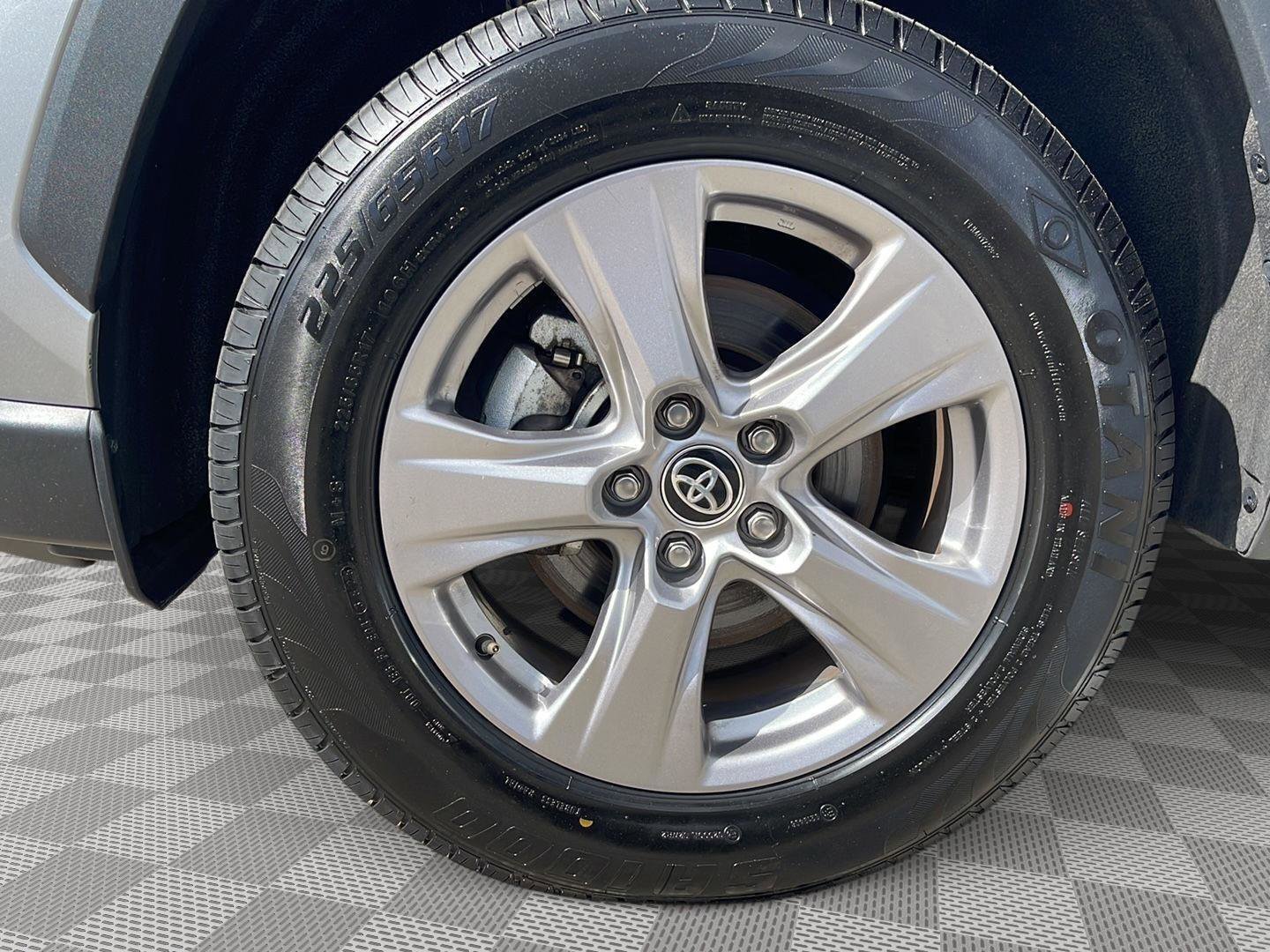 Used 2025 Toyota RAV4 XLE AWD/4WD image 9