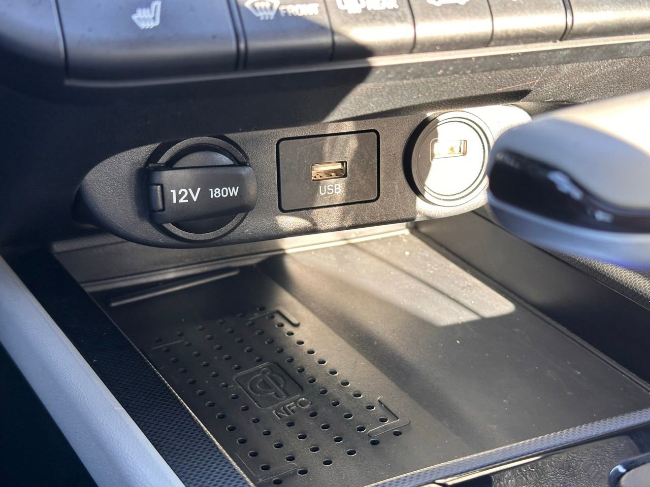 Used 2023 Hyundai Elantra Limited image 37