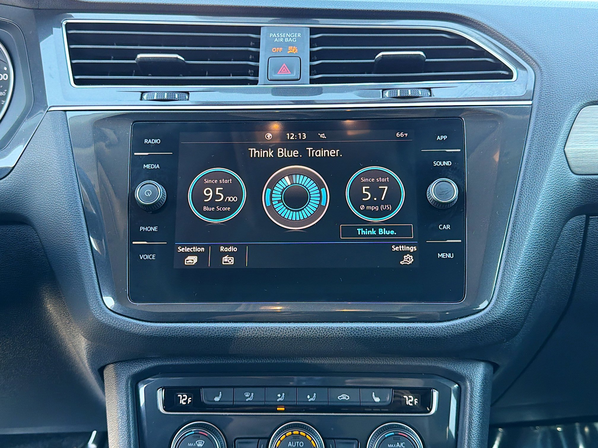 Used 2020 Volkswagen Tiguan SE image 29