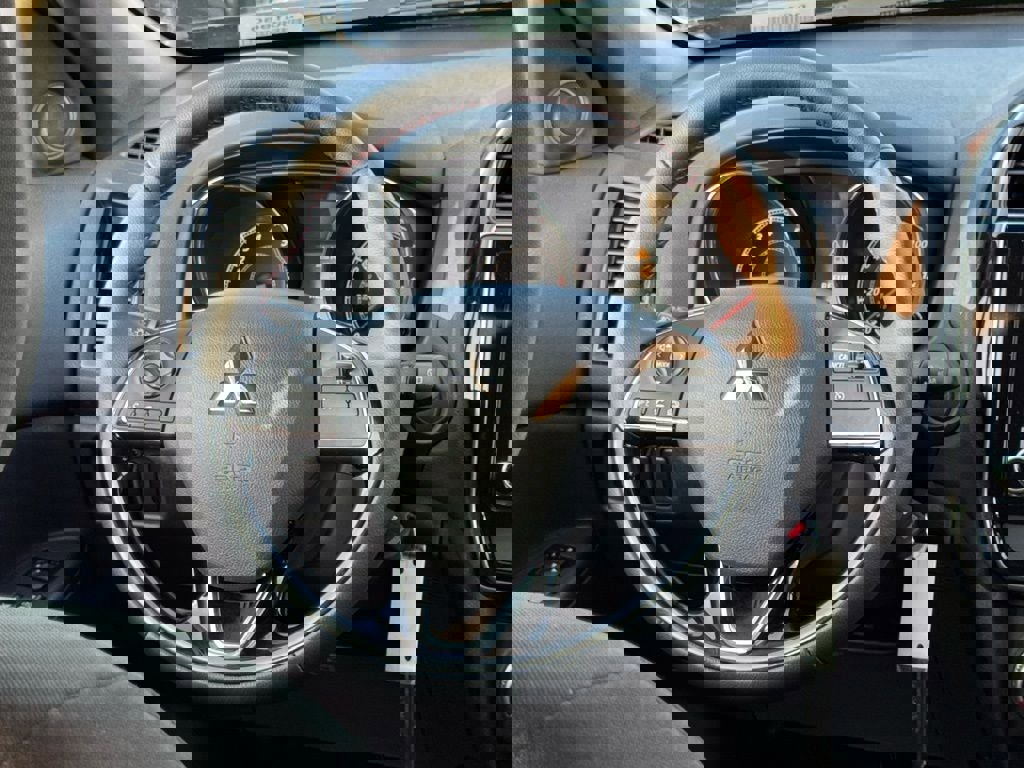 Used 2025 Mitsubishi Outlander Sport AWD image 28