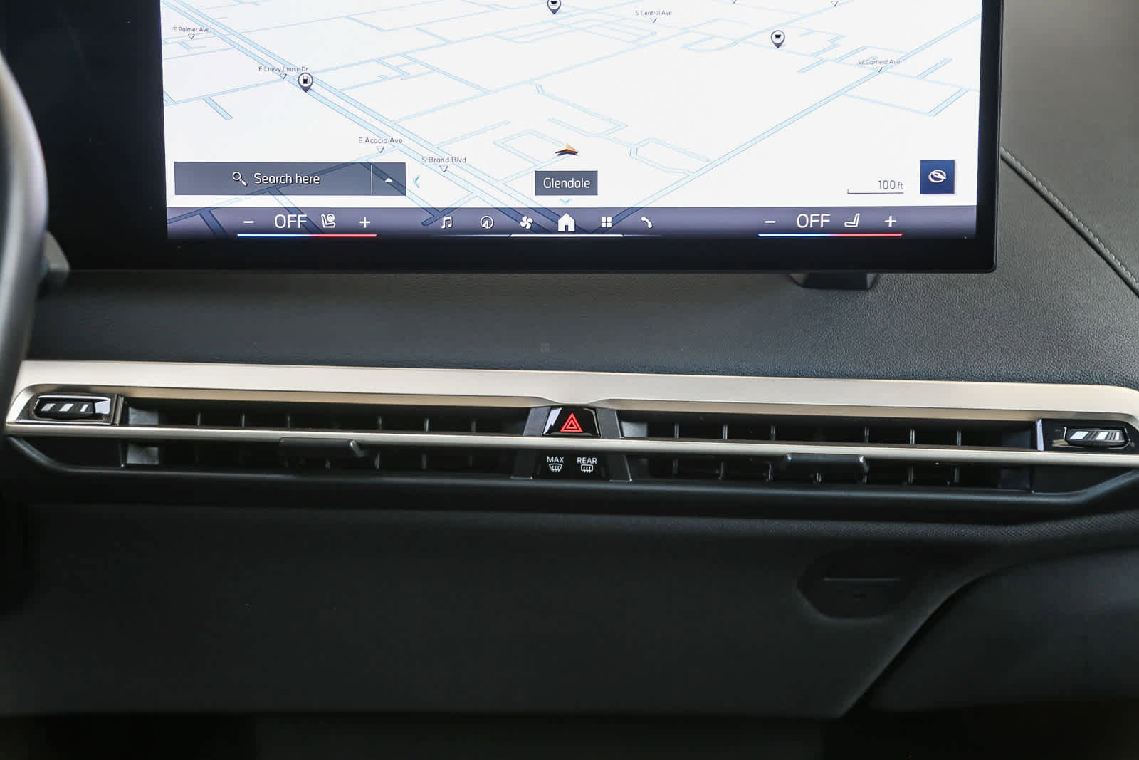 Used 2025 BMW iX xDrive50 image 10