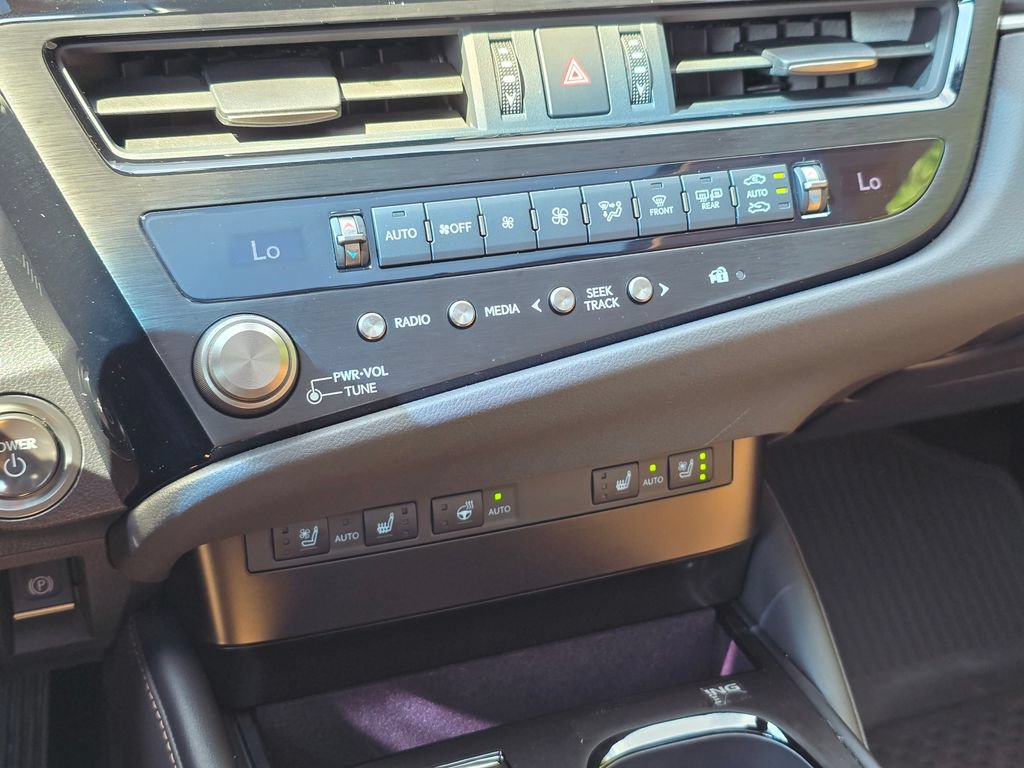Certified 2025 Lexus ES 300h w/ Premium Package FWD image 22