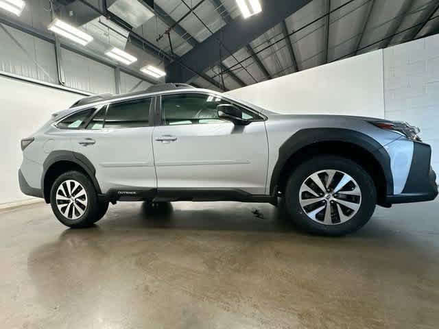 Used 2025 Subaru Outback AWD/4WD image 5
