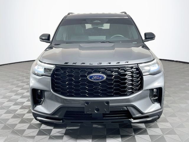 Used 2025 Ford Explorer ST-Line w/ Premium Package RWD image 3